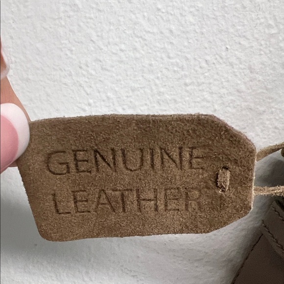 Artisans Of India | Leather Crossbody Bag - Picture 3 of 14